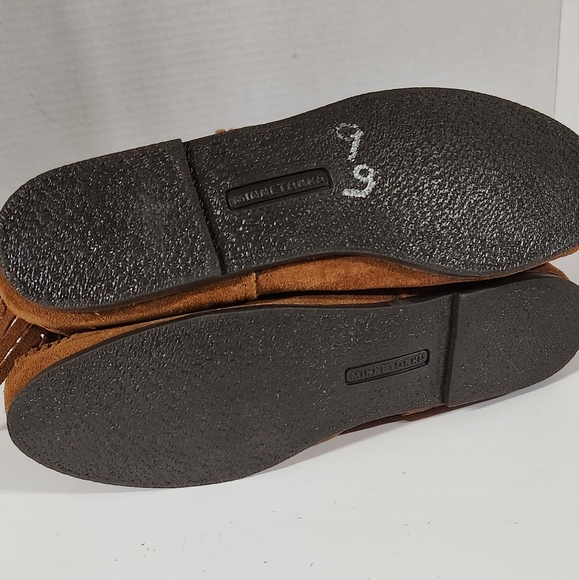 Minnetonka Women's 10 - Picture 4 of 8